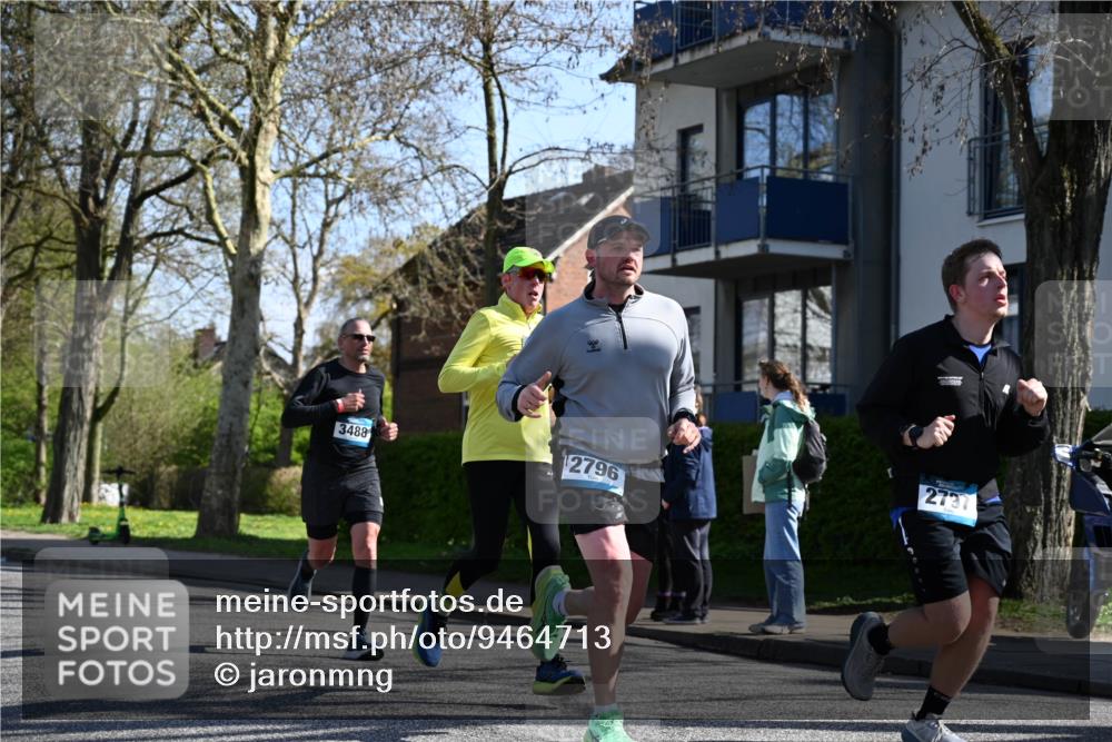 12.04.2026 - 45. Internationalen Wilhelmsburger Insellauf J. Mangold http://msf.ph/oto/9464713 12.04.2026 10:55:53 Ziel 2349, 3118, 5822, 3488, 2797, 2796, 2921, 2808, 3916, 4494, 5047, 4070, 5771, 4549, 4717, 2055, 2055, 5512, 2220, 4158, 2133, 2754, 4155 meine-sportfotos.de