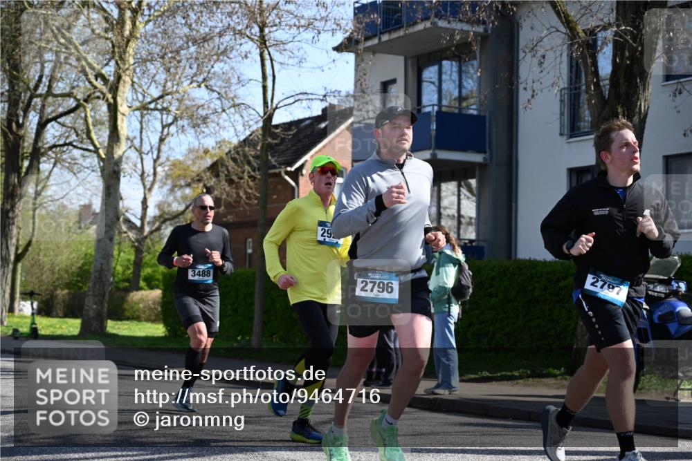 12.04.2026 - 45. Internationalen Wilhelmsburger Insellauf J. Mangold http://msf.ph/oto/9464716 12.04.2026 10:55:53 Ziel 2349, 3118, 5822, 3488, 2797, 2796, 2921, 2808, 3916, 4494, 5047, 4070, 5771, 4549, 4717, 2055, 2055, 5512, 2220, 4158, 2133, 2754, 4155 meine-sportfotos.de