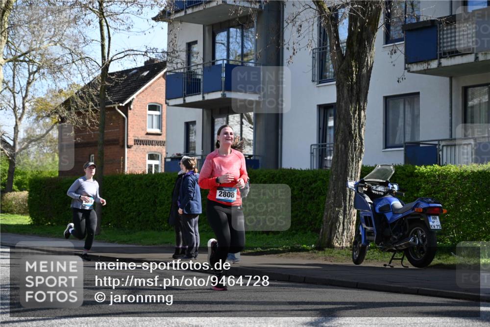12.04.2026 - 45. Internationalen Wilhelmsburger Insellauf J. Mangold http://msf.ph/oto/9464728 12.04.2026 10:55:59 Ziel 3118, 5822, 3488, 2797, 2796, 2921, 2808, 3916, 4494, 5047, 4070, 5771, 4549, 4717, 2055, 5512, 2220, 4158, 2133, 2754, 4155, 2795, 3917, 5319, 5352 meine-sportfotos.de