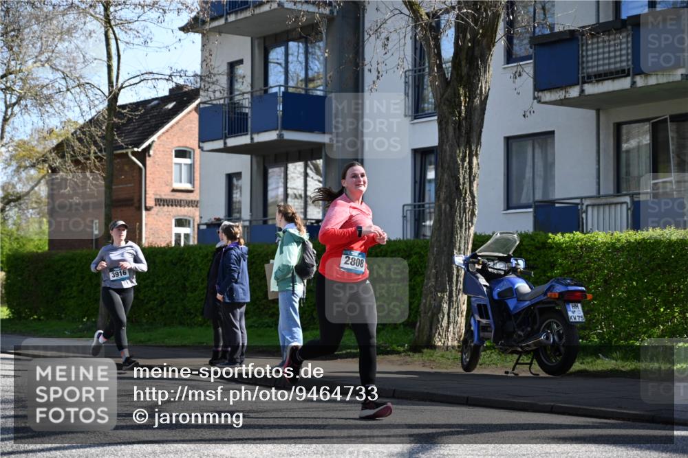12.04.2026 - 45. Internationalen Wilhelmsburger Insellauf J. Mangold http://msf.ph/oto/9464733 12.04.2026 10:55:59 Ziel 3118, 5822, 3488, 2797, 2796, 2921, 2808, 3916, 4494, 5047, 4070, 5771, 4549, 4717, 2055, 5512, 2220, 4158, 2133, 2754, 4155, 2795, 3917, 5319, 5352 meine-sportfotos.de