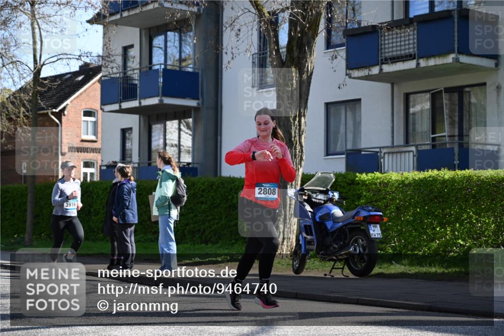 12.04.2026 - 45. Internationalen Wilhelmsburger Insellauf J. Mangold http://msf.ph/oto/9464740 12.04.2026 10:55:59 Ziel 3118, 5822, 3488, 2797, 2796, 2921, 2808, 3916, 4494, 5047, 4070, 5771, 4549, 4717, 2055, 5512, 2220, 4158, 2133, 2754, 4155, 2795, 3917, 5319, 5352 meine-sportfotos.de