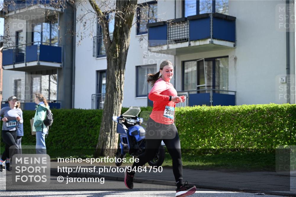 12.04.2026 - 45. Internationalen Wilhelmsburger Insellauf J. Mangold http://msf.ph/oto/9464750 12.04.2026 10:55:59 Ziel 3118, 5822, 3488, 2797, 2796, 2921, 2808, 3916, 4494, 5047, 4070, 5771, 4549, 4717, 2055, 5512, 2220, 4158, 2133, 2754, 4155, 2795, 3917, 5319, 5352 meine-sportfotos.de