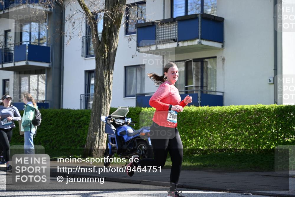 12.04.2026 - 45. Internationalen Wilhelmsburger Insellauf J. Mangold http://msf.ph/oto/9464751 12.04.2026 10:56:00 Ziel 3118, 5822, 3488, 2797, 2796, 2921, 2808, 3916, 4494, 5047, 4070, 5771, 4549, 4717, 2055, 5512, 2220, 4158, 4158, 2133, 2754, 4155, 2795, 3917, 5319, 5352, 2915, 3224 meine-sportfotos.de