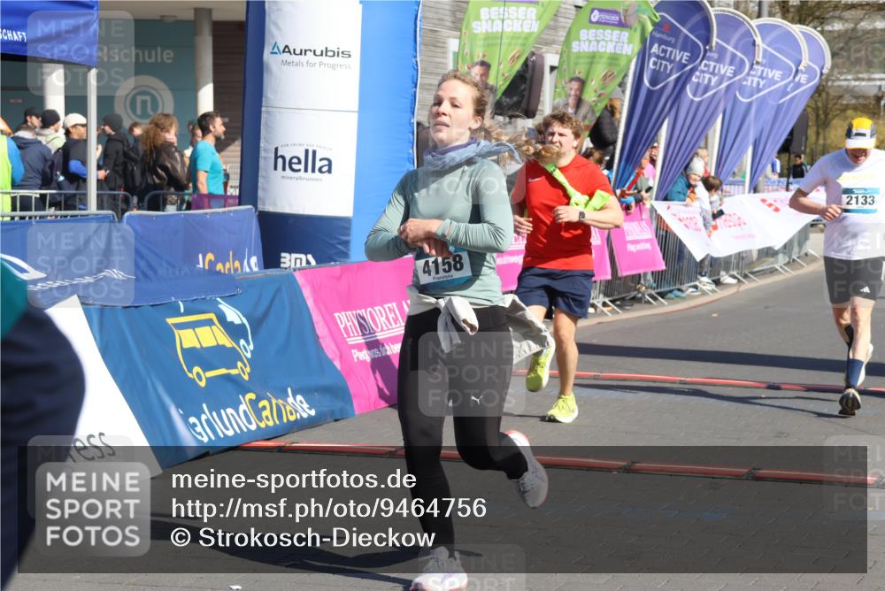 12.04.2026 - 45. Internationalen Wilhelmsburger Insellauf Strokosch-Dieckow http://msf.ph/oto/9464756 12.04.2026 10:56:53 Ziel 4158, 2133, 2754, 4155 meine-sportfotos.de