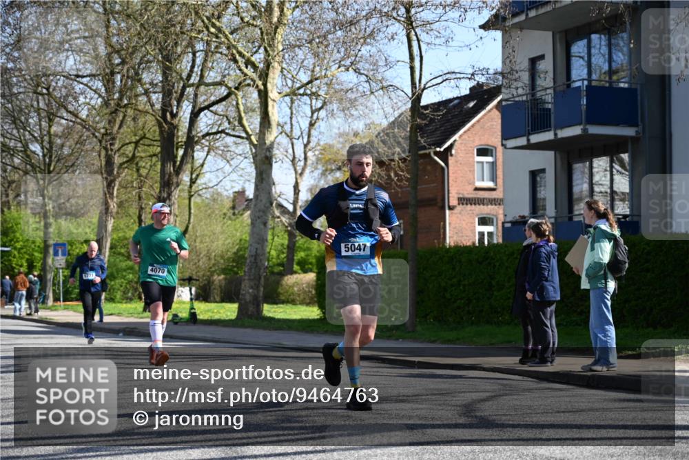 12.04.2026 - 45. Internationalen Wilhelmsburger Insellauf J. Mangold http://msf.ph/oto/9464763 12.04.2026 10:56:03 Ziel 3488, 2797, 2796, 2921, 2808, 3916, 4494, 5047, 4070, 5771, 4549, 4717, 2055, 5512, 2220, 4158, 2133, 2754, 4155, 2795, 3917, 5319, 5352, 2915, 3224, 4654 meine-sportfotos.de