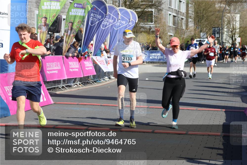 12.04.2026 - 45. Internationalen Wilhelmsburger Insellauf Strokosch-Dieckow http://msf.ph/oto/9464765 12.04.2026 10:56:54 Ziel 4158, 2133, 2754, 4155, 2795 meine-sportfotos.de