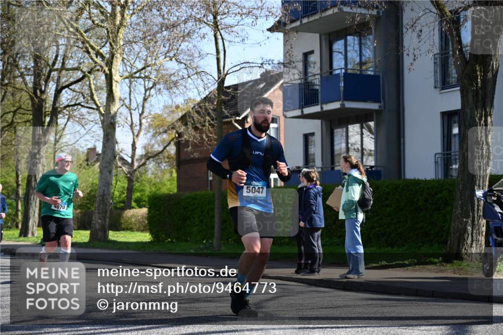 12.04.2026 - 45. Internationalen Wilhelmsburger Insellauf J. Mangold http://msf.ph/oto/9464773 12.04.2026 10:56:03 Ziel 3488, 2797, 2796, 2921, 2808, 3916, 4494, 5047, 4070, 5771, 4549, 4717, 2055, 5512, 2220, 4158, 2133, 2754, 4155, 2795, 3917, 5319, 5352, 2915, 3224, 4654 meine-sportfotos.de