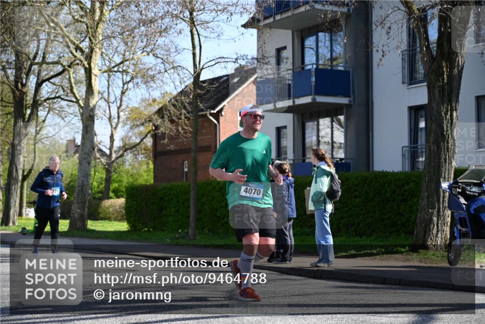 12.04.2026 - 45. Internationalen Wilhelmsburger Insellauf J. Mangold http://msf.ph/oto/9464788 12.04.2026 10:56:05 Ziel 3488, 2797, 2796, 2921, 2808, 3916, 4494, 5047, 4070, 5771, 4549, 4717, 2055, 2055, 5512, 2220, 4158, 2133, 2754, 4155, 2795, 3917, 5319, 5352, 2915, 3224, 4654 meine-sportfotos.de