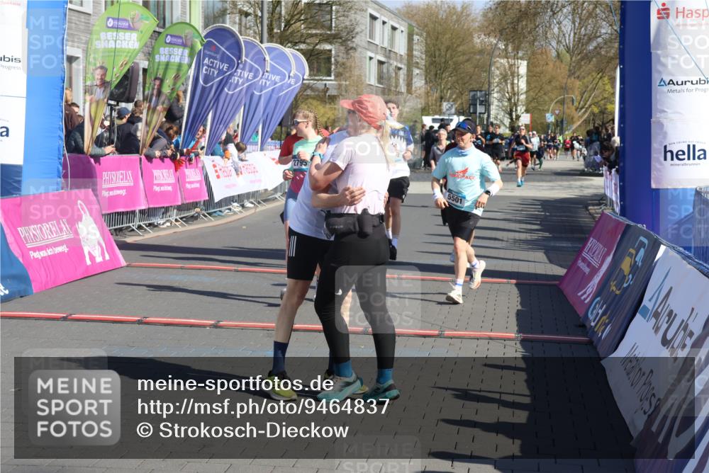 12.04.2026 - 45. Internationalen Wilhelmsburger Insellauf Strokosch-Dieckow http://msf.ph/oto/9464837 12.04.2026 10:56:58 Ziel 2133, 2754, 4155, 2795, 3917, 5319, 5352 meine-sportfotos.de