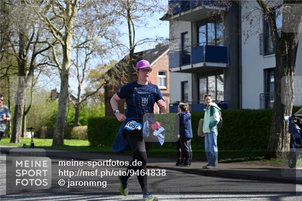 12.04.2026 - 45. Internationalen Wilhelmsburger Insellauf J. Mangold http://msf.ph/oto/9464838 12.04.2026 10:56:15 Ziel 4494, 5047, 4070, 5771, 4549, 4717, 2055, 5512, 2220, 4158, 2133, 2754, 4155, 2795, 3917, 5319, 5352, 2915, 3224, 4654, 4654, 3059, 3187, 4448, 2912, 2913 meine-sportfotos.de