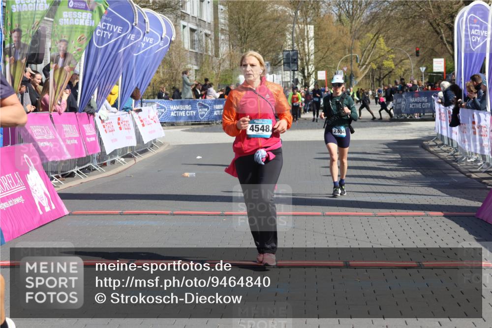 12.04.2026 - 45. Internationalen Wilhelmsburger Insellauf Strokosch-Dieckow http://msf.ph/oto/9464840 12.04.2026 11:14:38 Ziel 3202, 4548, 2404 meine-sportfotos.de