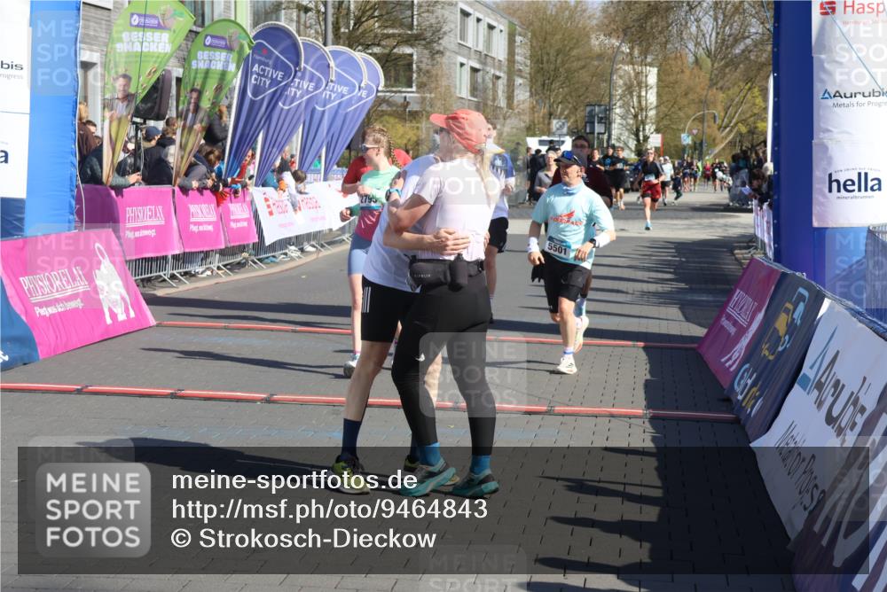 12.04.2026 - 45. Internationalen Wilhelmsburger Insellauf Strokosch-Dieckow http://msf.ph/oto/9464843 12.04.2026 10:56:58 Ziel 2133, 2754, 4155, 2795, 3917, 5319, 5352 meine-sportfotos.de