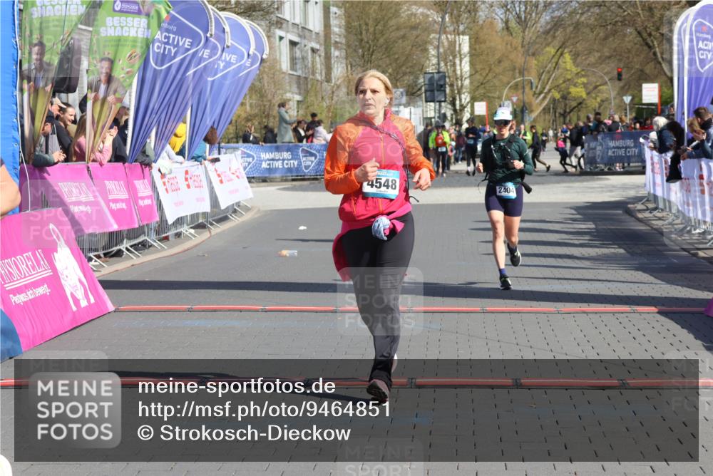 12.04.2026 - 45. Internationalen Wilhelmsburger Insellauf Strokosch-Dieckow http://msf.ph/oto/9464851 12.04.2026 11:14:38 Ziel 3202, 4548, 2404 meine-sportfotos.de