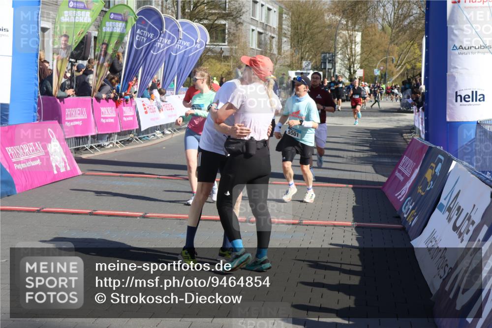 12.04.2026 - 45. Internationalen Wilhelmsburger Insellauf Strokosch-Dieckow http://msf.ph/oto/9464854 12.04.2026 10:56:58 Ziel 2133, 2754, 4155, 2795, 3917, 5319, 5352 meine-sportfotos.de