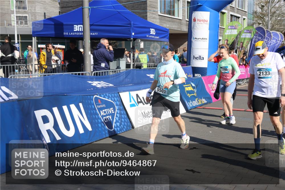 12.04.2026 - 45. Internationalen Wilhelmsburger Insellauf Strokosch-Dieckow http://msf.ph/oto/9464867 12.04.2026 10:57:02 Ziel 2795, 3917, 5319, 5352, 2915, 3224 meine-sportfotos.de