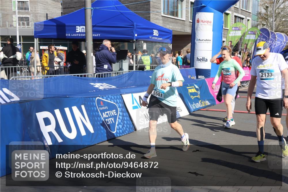 12.04.2026 - 45. Internationalen Wilhelmsburger Insellauf Strokosch-Dieckow http://msf.ph/oto/9464872 12.04.2026 10:57:02 Ziel 2795, 3917, 5319, 5352, 2915, 3224 meine-sportfotos.de