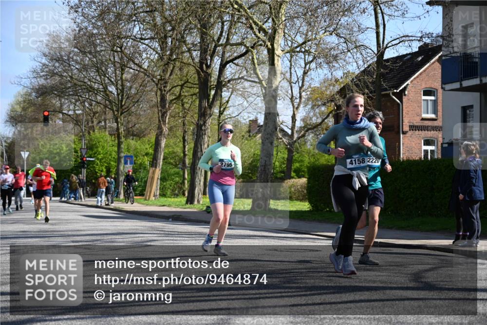12.04.2026 - 45. Internationalen Wilhelmsburger Insellauf J. Mangold http://msf.ph/oto/9464874 12.04.2026 10:56:22 Ziel 5771, 4549, 4717, 2055, 5512, 2220, 4158, 2133, 2754, 4155, 2795, 3917, 5319, 5352, 2915, 3224, 4654, 3059, 3187, 4448, 2912, 2913, 4927, 2791, 2067, 4321, 2744, 5508 meine-sportfotos.de