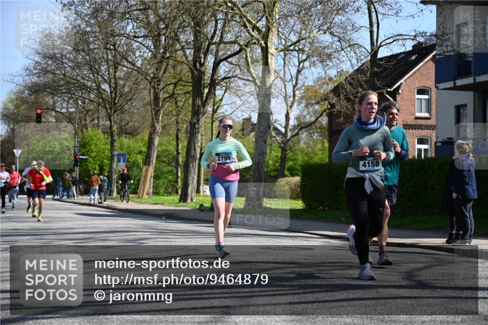 12.04.2026 - 45. Internationalen Wilhelmsburger Insellauf J. Mangold http://msf.ph/oto/9464879 12.04.2026 10:56:22 Ziel 5771, 4549, 4717, 2055, 5512, 2220, 4158, 2133, 2754, 4155, 2795, 3917, 5319, 5352, 2915, 3224, 4654, 3059, 3187, 4448, 2912, 2913, 4927, 2791, 2067, 4321, 2744, 5508 meine-sportfotos.de