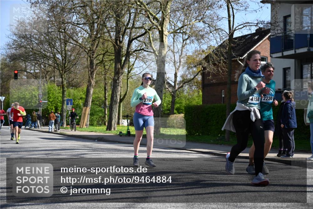 12.04.2026 - 45. Internationalen Wilhelmsburger Insellauf J. Mangold http://msf.ph/oto/9464884 12.04.2026 10:56:22 Ziel 5771, 4549, 4717, 2055, 5512, 2220, 4158, 2133, 2754, 4155, 2795, 3917, 5319, 5352, 2915, 3224, 4654, 3059, 3187, 4448, 2912, 2913, 4927, 2791, 2067, 4321, 2744, 5508 meine-sportfotos.de