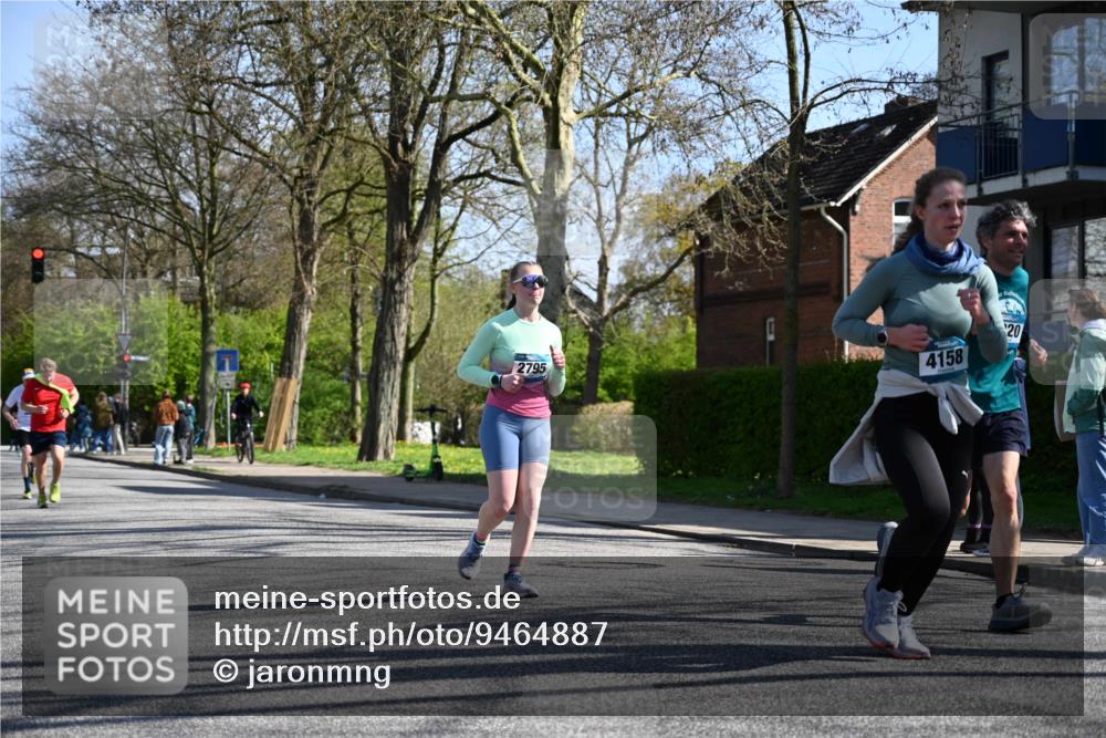 12.04.2026 - 45. Internationalen Wilhelmsburger Insellauf J. Mangold http://msf.ph/oto/9464887 12.04.2026 10:56:22 Ziel 5771, 4549, 4717, 2055, 5512, 2220, 4158, 2133, 2754, 4155, 2795, 3917, 5319, 5352, 2915, 3224, 4654, 3059, 3187, 4448, 2912, 2913, 4927, 2791, 2067, 4321, 2744, 5508 meine-sportfotos.de