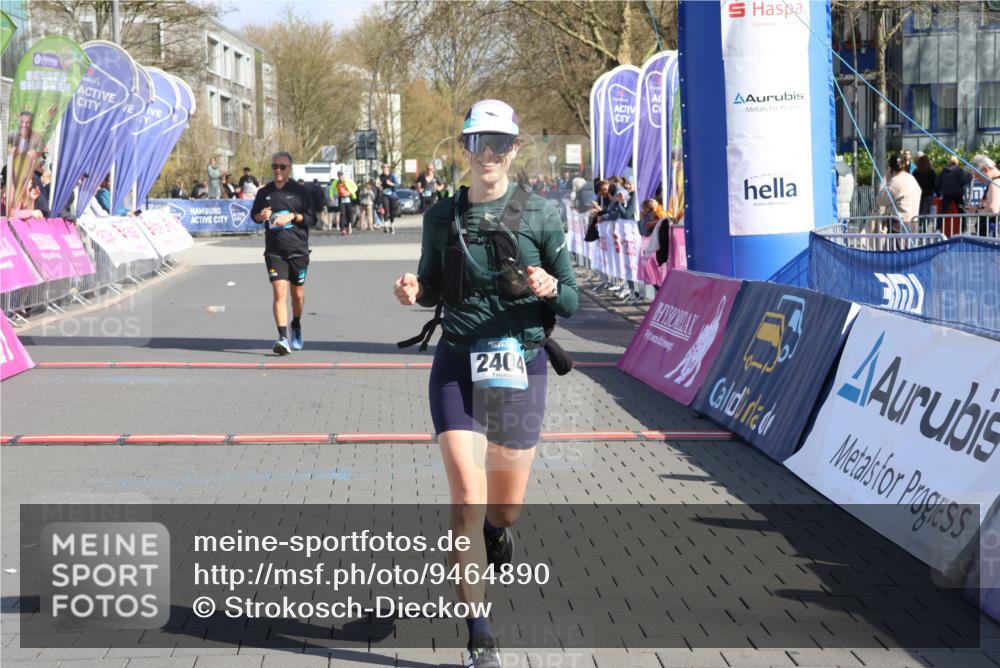 12.04.2026 - 45. Internationalen Wilhelmsburger Insellauf Strokosch-Dieckow http://msf.ph/oto/9464890 12.04.2026 11:14:42 Ziel 2404, 4982 meine-sportfotos.de