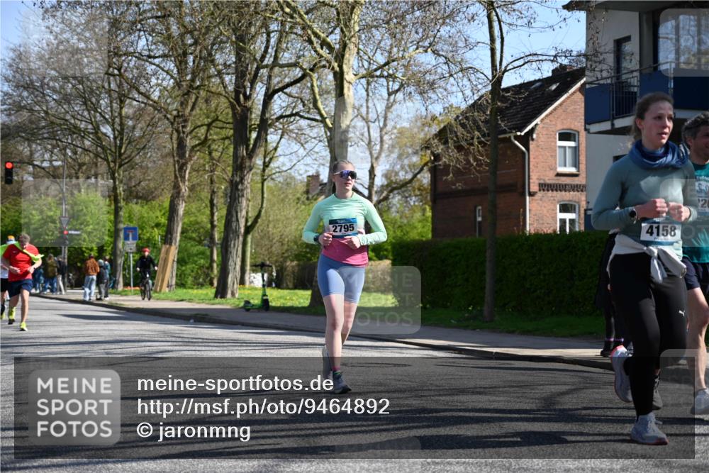 12.04.2026 - 45. Internationalen Wilhelmsburger Insellauf J. Mangold http://msf.ph/oto/9464892 12.04.2026 10:56:22 Ziel 5771, 4549, 4717, 2055, 5512, 2220, 4158, 2133, 2754, 4155, 2795, 3917, 5319, 5352, 2915, 3224, 4654, 3059, 3187, 4448, 2912, 2913, 4927, 2791, 2067, 4321, 2744, 5508 meine-sportfotos.de