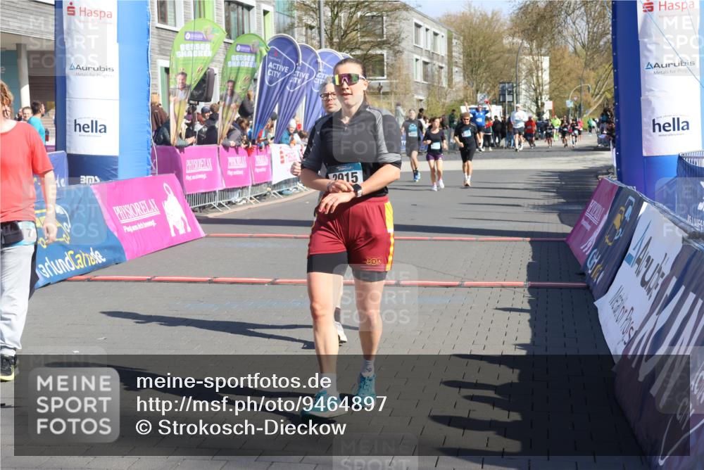 12.04.2026 - 45. Internationalen Wilhelmsburger Insellauf Strokosch-Dieckow http://msf.ph/oto/9464897 12.04.2026 10:57:06 Ziel 2915, 3224, 4654 meine-sportfotos.de
