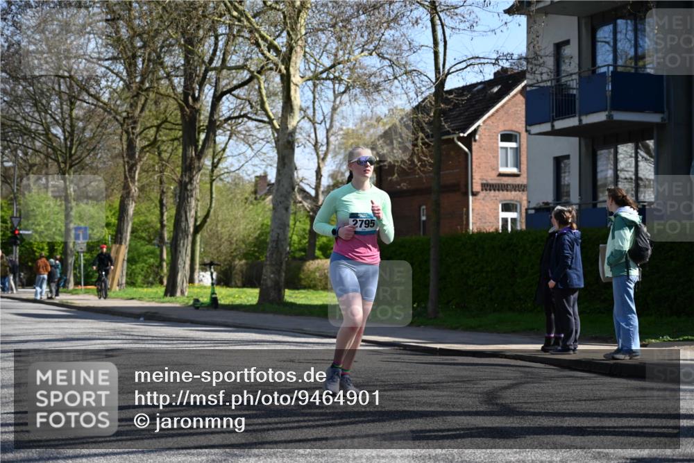 12.04.2026 - 45. Internationalen Wilhelmsburger Insellauf J. Mangold http://msf.ph/oto/9464901 12.04.2026 10:56:23 Ziel 4549, 4717, 2055, 5512, 2220, 4158, 2133, 2754, 4155, 2795, 3917, 5319, 5352, 2915, 3224, 4654, 3059, 3187, 4448, 2912, 2913, 4927, 2791, 2067, 4321, 2744, 5508, 4388 meine-sportfotos.de