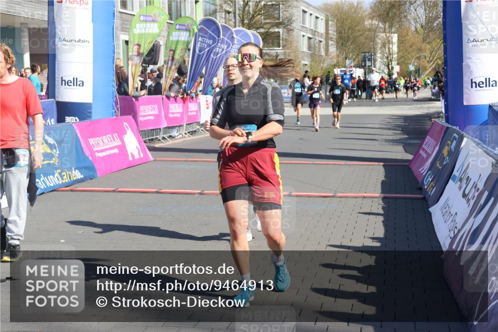 12.04.2026 - 45. Internationalen Wilhelmsburger Insellauf Strokosch-Dieckow http://msf.ph/oto/9464913 12.04.2026 10:57:06 Ziel 2915, 3224, 4654 meine-sportfotos.de