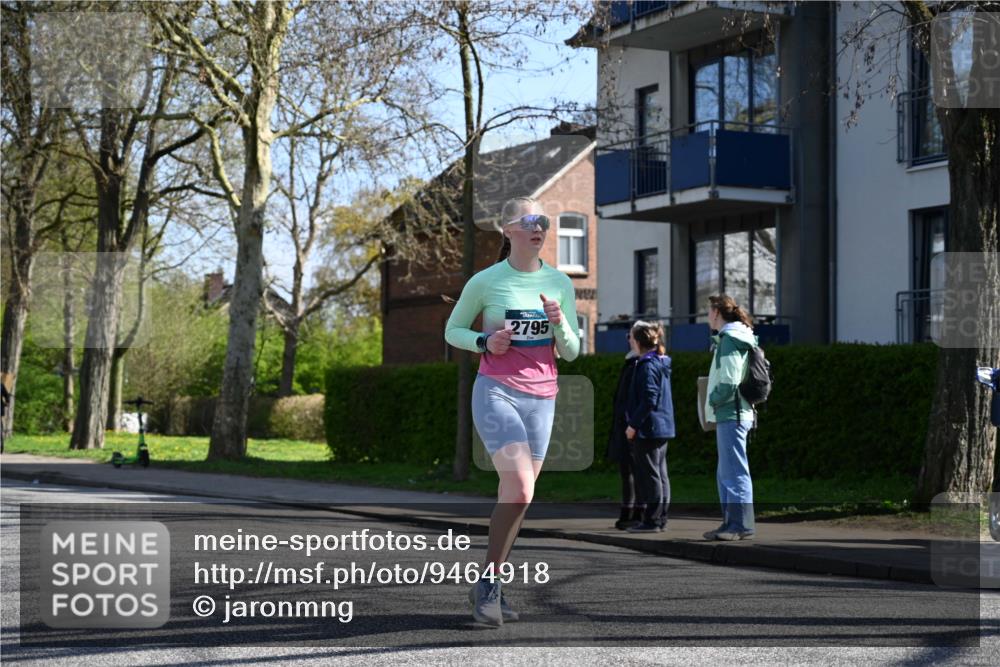 12.04.2026 - 45. Internationalen Wilhelmsburger Insellauf J. Mangold http://msf.ph/oto/9464918 12.04.2026 10:56:24 Ziel 4717, 2055, 5512, 2220, 4158, 2133, 2754, 4155, 2795, 3917, 5319, 5352, 2915, 3224, 2915, 3224, 4654, 3059, 3187, 4448, 2912, 2913, 4927, 2791, 2067, 4321, 2744, 5508, 4388, 2579 meine-sportfotos.de