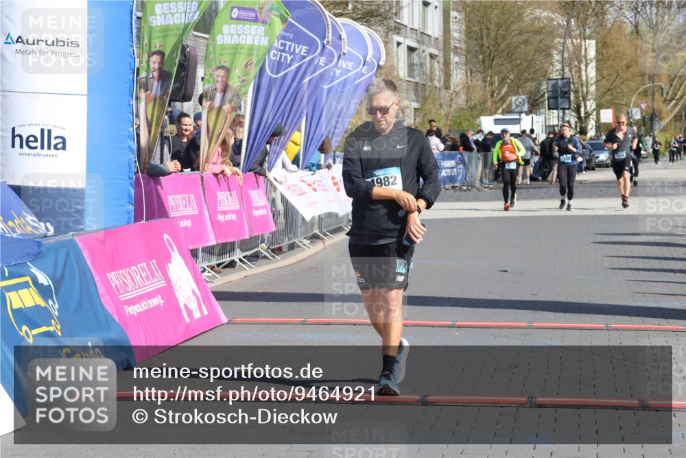 12.04.2026 - 45. Internationalen Wilhelmsburger Insellauf Strokosch-Dieckow http://msf.ph/oto/9464921 12.04.2026 11:14:45 Ziel 4982 meine-sportfotos.de