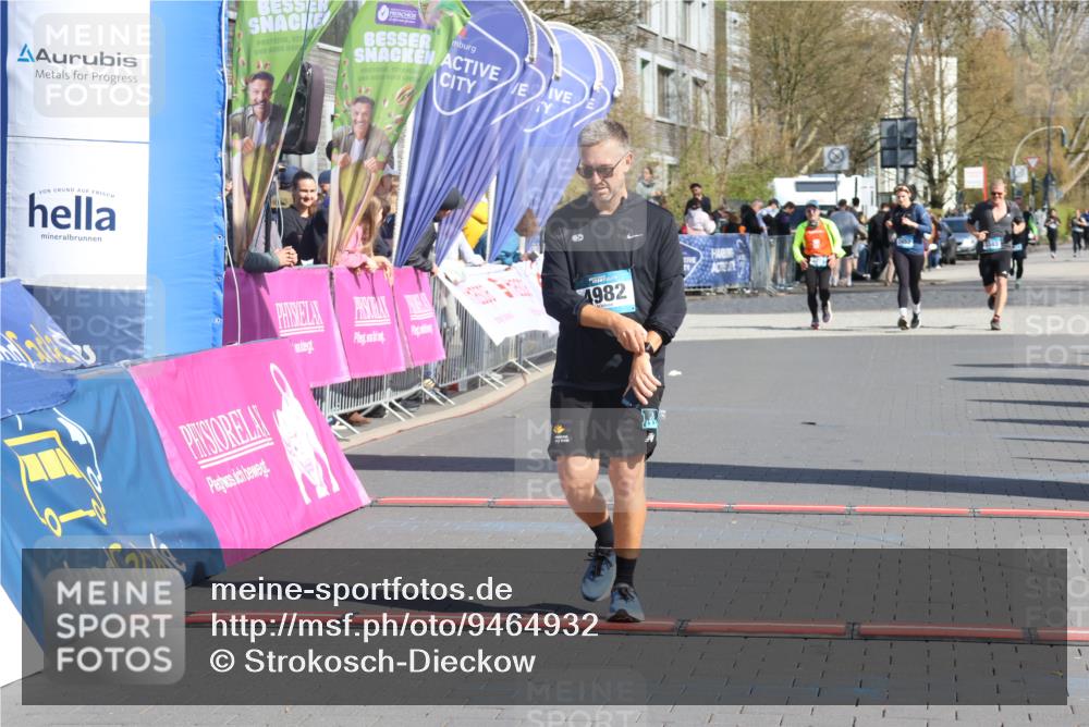 12.04.2026 - 45. Internationalen Wilhelmsburger Insellauf Strokosch-Dieckow http://msf.ph/oto/9464932 12.04.2026 11:14:45 Ziel 4982 meine-sportfotos.de