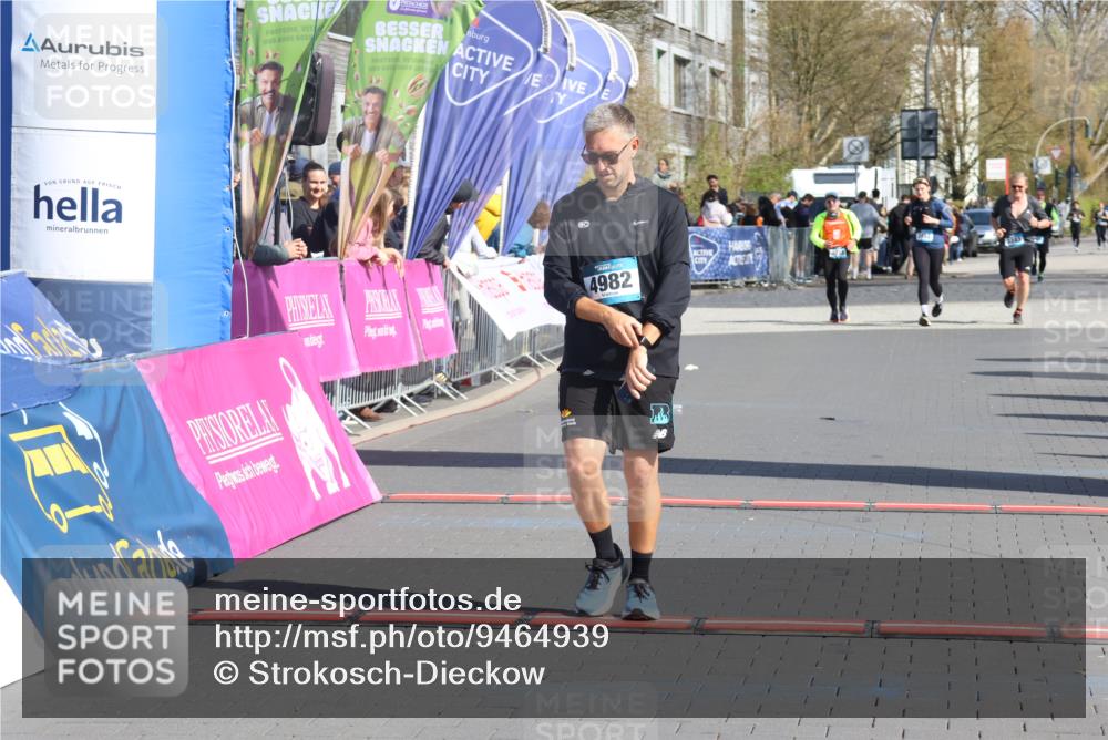 12.04.2026 - 45. Internationalen Wilhelmsburger Insellauf Strokosch-Dieckow http://msf.ph/oto/9464939 12.04.2026 11:14:45 Ziel 4982 meine-sportfotos.de