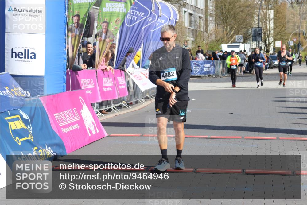 12.04.2026 - 45. Internationalen Wilhelmsburger Insellauf Strokosch-Dieckow http://msf.ph/oto/9464946 12.04.2026 11:14:45 Ziel 4982 meine-sportfotos.de