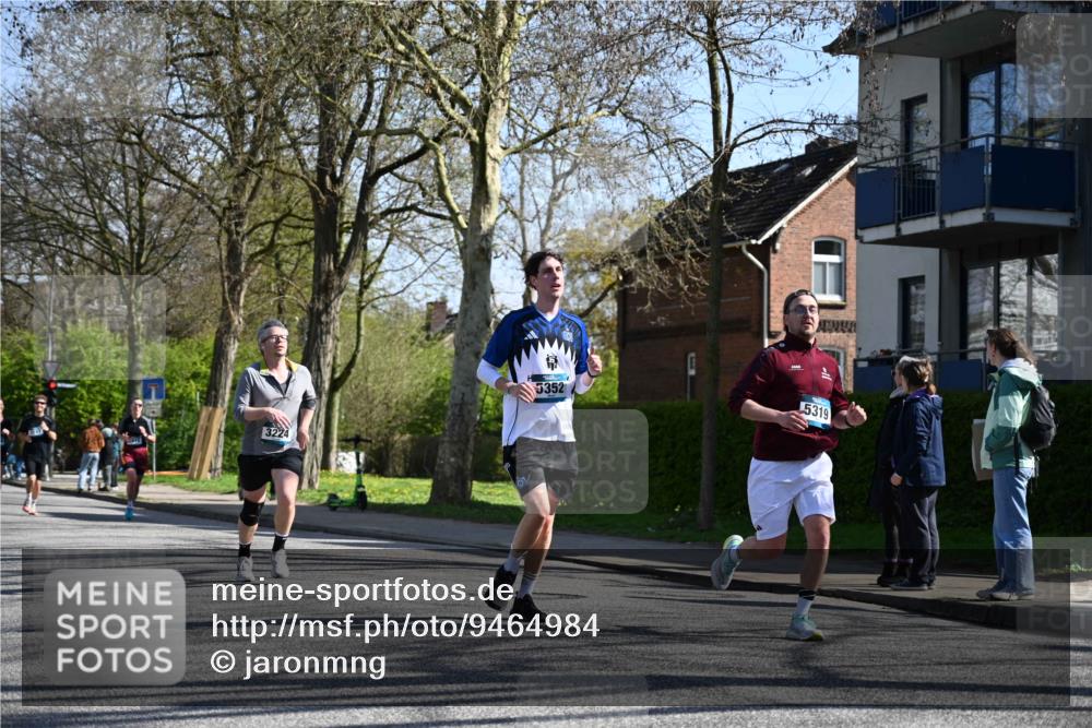 12.04.2026 - 45. Internationalen Wilhelmsburger Insellauf J. Mangold http://msf.ph/oto/9464984 12.04.2026 10:56:33 Ziel 5512, 2220, 4158, 2133, 2754, 4155, 2795, 3917, 5319, 5352, 2915, 3224, 4654, 3059, 3187, 4448, 2912, 2913, 4927, 2791, 2067, 4321, 2744, 5508, 5508, 4388, 2579, 2458, 5845, 5844 meine-sportfotos.de