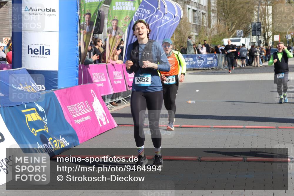 12.04.2026 - 45. Internationalen Wilhelmsburger Insellauf Strokosch-Dieckow http://msf.ph/oto/9464994 12.04.2026 11:14:55 Ziel 3343, 2452, 3018, 2424 meine-sportfotos.de