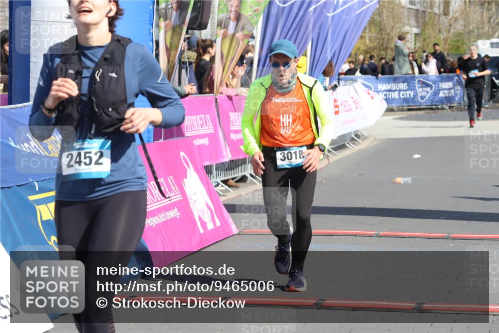12.04.2026 - 45. Internationalen Wilhelmsburger Insellauf Strokosch-Dieckow http://msf.ph/oto/9465006 12.04.2026 11:14:56 Ziel 3343, 2452, 3018, 2424 meine-sportfotos.de