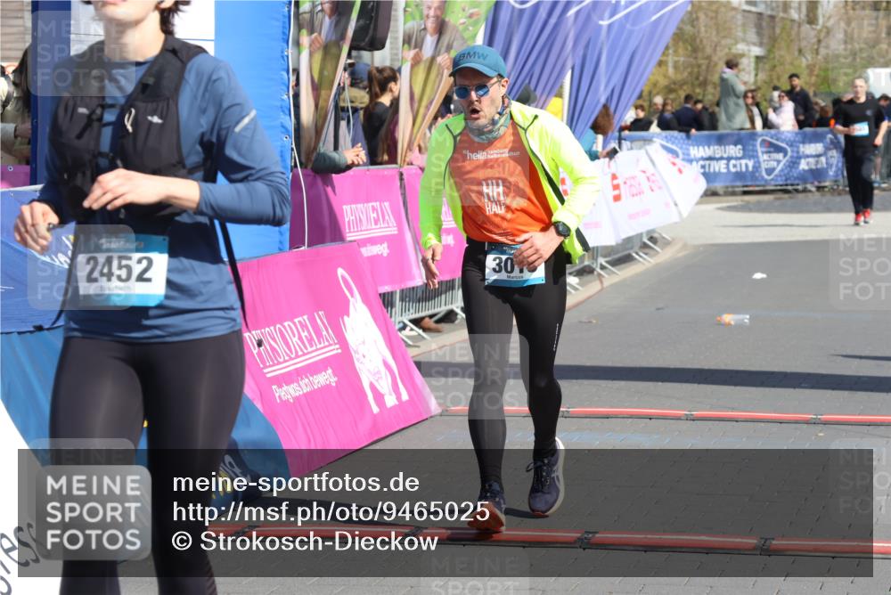 12.04.2026 - 45. Internationalen Wilhelmsburger Insellauf Strokosch-Dieckow http://msf.ph/oto/9465025 12.04.2026 11:14:56 Ziel 3343, 2452, 3018, 2424 meine-sportfotos.de