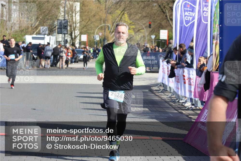 12.04.2026 - 45. Internationalen Wilhelmsburger Insellauf Strokosch-Dieckow http://msf.ph/oto/9465030 12.04.2026 11:14:59 Ziel 3018, 2424 meine-sportfotos.de