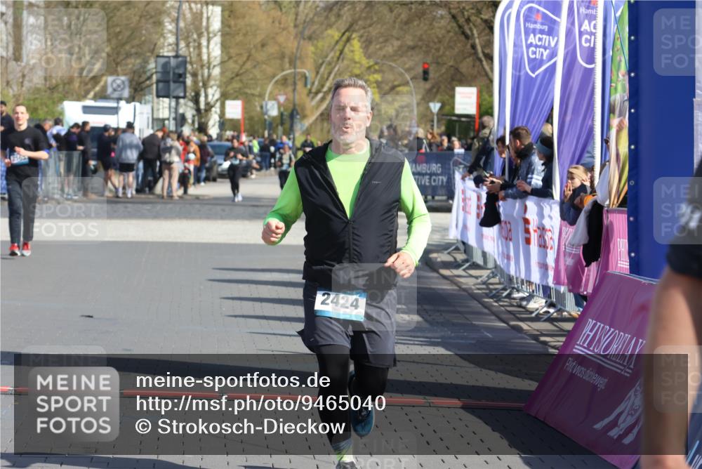 12.04.2026 - 45. Internationalen Wilhelmsburger Insellauf Strokosch-Dieckow http://msf.ph/oto/9465040 12.04.2026 11:14:59 Ziel 3018, 2424 meine-sportfotos.de