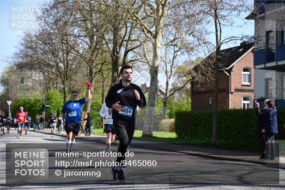 12.04.2026 - 45. Internationalen Wilhelmsburger Insellauf J. Mangold http://msf.ph/oto/9465060 12.04.2026 10:56:44 Ziel 3917, 5319, 5352, 2915, 3224, 4654, 3059, 3187, 4448, 2912, 2913, 4927, 2791, 2067, 4321, 2744, 2067, 4321, 2744, 5508, 4388, 2579, 2458, 5845, 5844, 5701 meine-sportfotos.de
