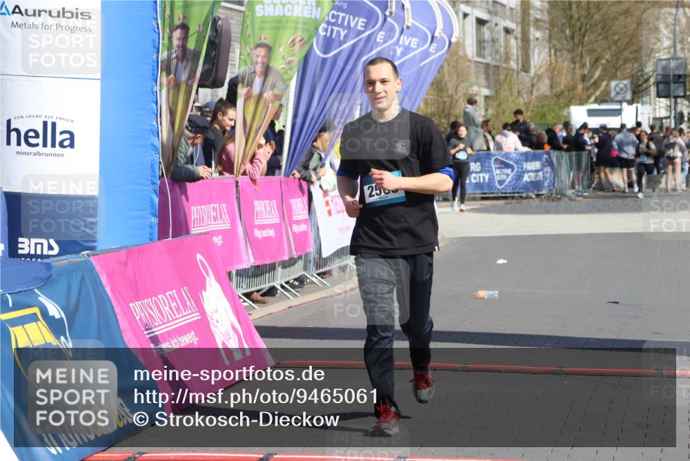 12.04.2026 - 45. Internationalen Wilhelmsburger Insellauf Strokosch-Dieckow http://msf.ph/oto/9465061 12.04.2026 11:15:06 Ziel 2565 meine-sportfotos.de