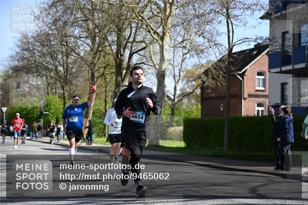 12.04.2026 - 45. Internationalen Wilhelmsburger Insellauf J. Mangold http://msf.ph/oto/9465062 12.04.2026 10:56:44 Ziel 3917, 5319, 5352, 2915, 3224, 4654, 3059, 3187, 4448, 2912, 2913, 4927, 2791, 2067, 4321, 2744, 2067, 4321, 2744, 5508, 4388, 2579, 2458, 5845, 5844, 5701 meine-sportfotos.de