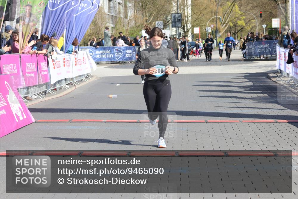12.04.2026 - 45. Internationalen Wilhelmsburger Insellauf Strokosch-Dieckow http://msf.ph/oto/9465090 12.04.2026 11:15:18 Ziel 3508 meine-sportfotos.de