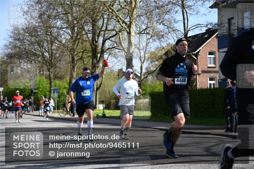 12.04.2026 - 45. Internationalen Wilhelmsburger Insellauf J. Mangold http://msf.ph/oto/9465111 12.04.2026 10:56:45 Ziel 5319, 5352, 2915, 3224, 4654, 3059, 3187, 4448, 2912, 2913, 4927, 2791, 2067, 4321, 2744, 5508, 5508, 4388, 2579, 2458, 5845, 5844, 5701 meine-sportfotos.de
