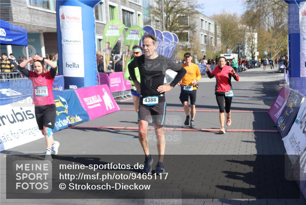 12.04.2026 - 45. Internationalen Wilhelmsburger Insellauf Strokosch-Dieckow http://msf.ph/oto/9465117 12.04.2026 10:57:31 Ziel 4388, 2579, 2458, 5845, 5844 meine-sportfotos.de