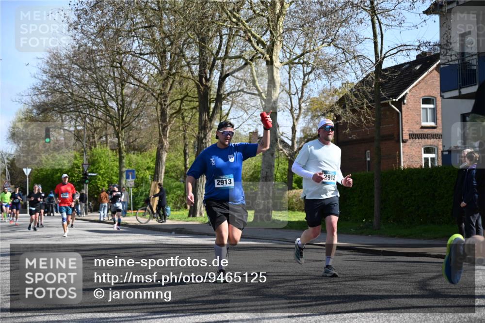 12.04.2026 - 45. Internationalen Wilhelmsburger Insellauf J. Mangold http://msf.ph/oto/9465125 12.04.2026 10:56:45 Ziel 5319, 5352, 2915, 3224, 4654, 3059, 3187, 4448, 2912, 2913, 4927, 2791, 2067, 4321, 2744, 5508, 5508, 4388, 2579, 2458, 5845, 5844, 5701 meine-sportfotos.de
