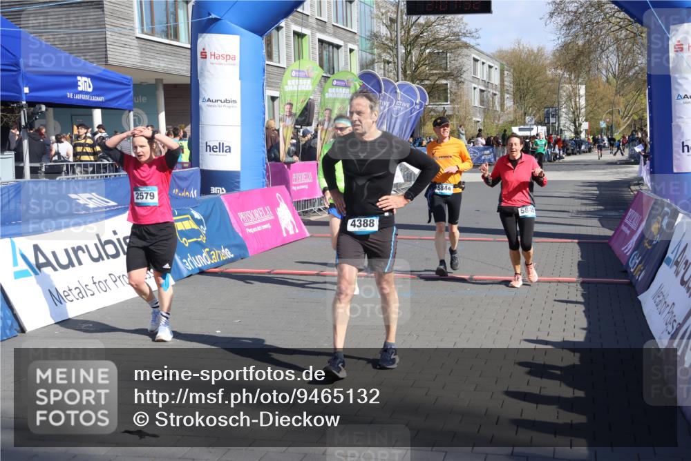 12.04.2026 - 45. Internationalen Wilhelmsburger Insellauf Strokosch-Dieckow http://msf.ph/oto/9465132 12.04.2026 10:57:31 Ziel 4388, 2579, 2458, 5845, 5844 meine-sportfotos.de