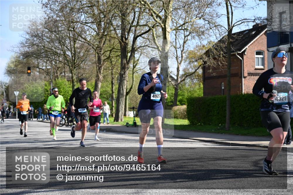 12.04.2026 - 45. Internationalen Wilhelmsburger Insellauf J. Mangold http://msf.ph/oto/9465164 12.04.2026 10:56:56 Ziel 3059, 3187, 4448, 2912, 2913, 4927, 2791, 2067, 4321, 2744, 5508, 4388, 2579, 2458, 5845, 5844, 5701, 4368, 2441 meine-sportfotos.de
