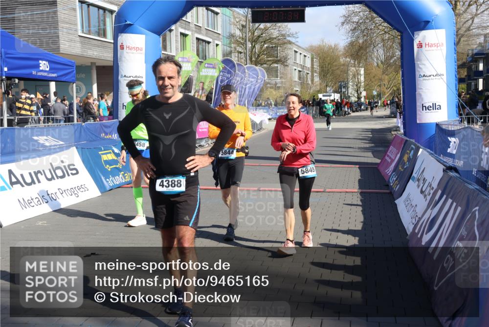 12.04.2026 - 45. Internationalen Wilhelmsburger Insellauf Strokosch-Dieckow http://msf.ph/oto/9465165 12.04.2026 10:57:32 Ziel 2579, 2458, 5845, 5844 meine-sportfotos.de